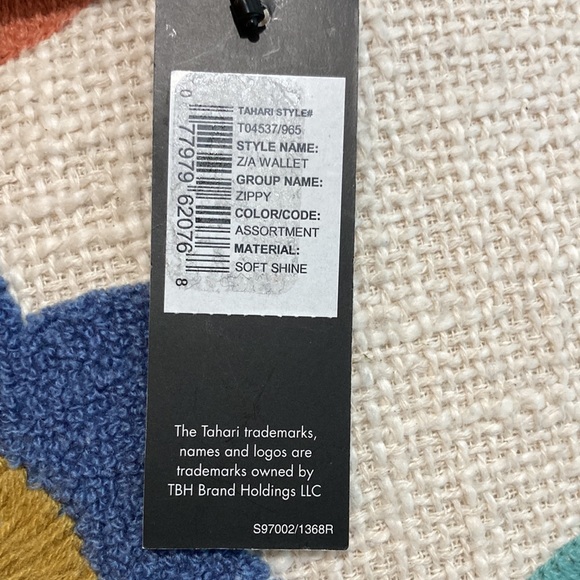 Tahari yellow women’s wallet nwt - Picture 3 of 8